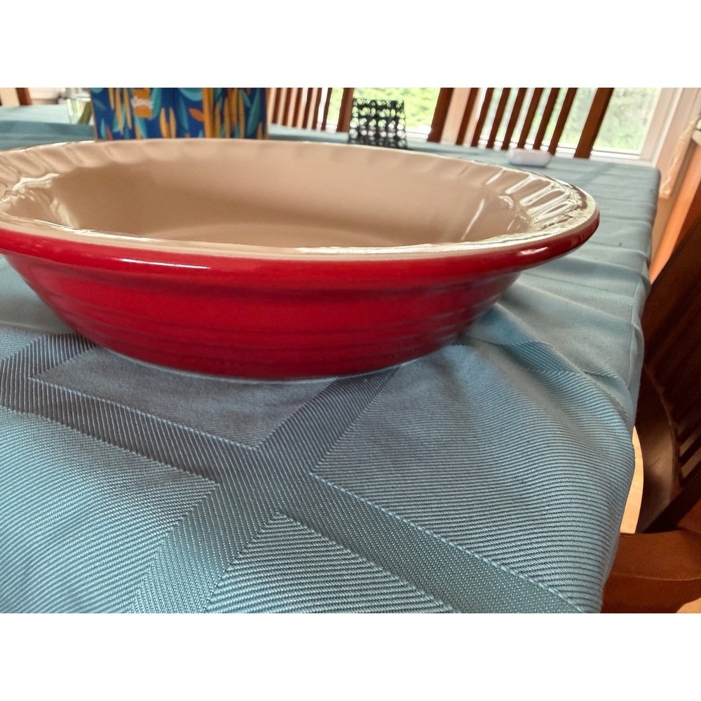 Le Creuset Heritage Stoneware 9-Inch Fluted Pie Dish – Cerise (Cherry Red)